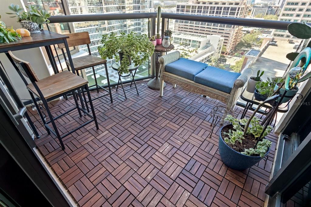 Active With Contract: $3,500 (1 beds, 2 baths, 1180 Square Feet)