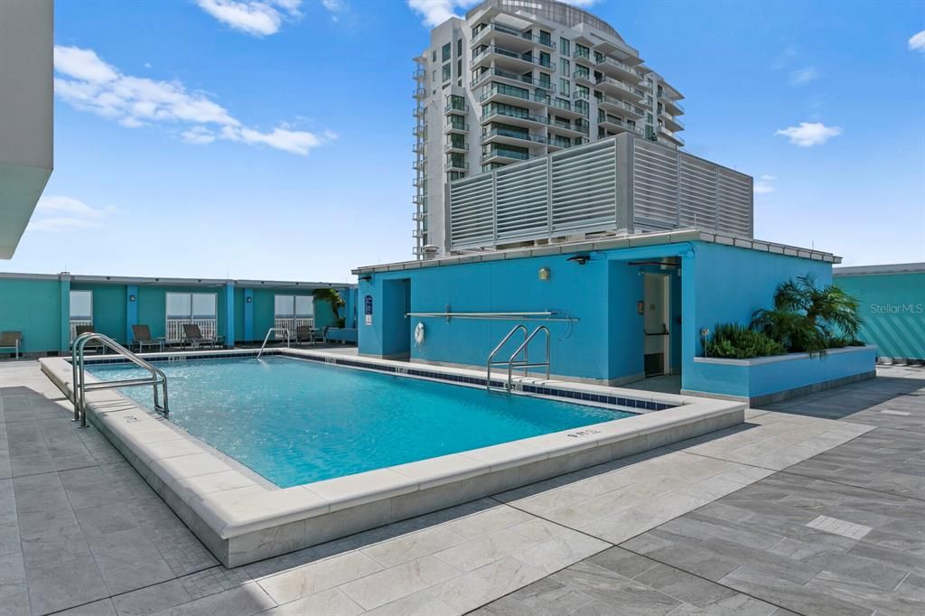 Active With Contract: $3,500 (1 beds, 2 baths, 1180 Square Feet)