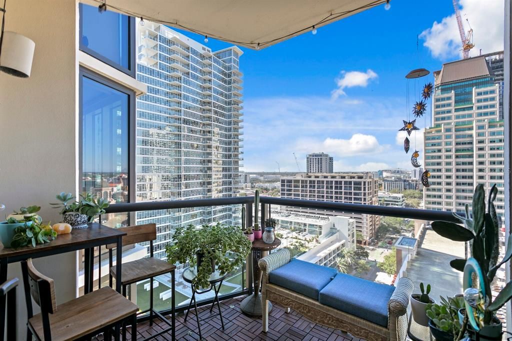 Active With Contract: $3,500 (1 beds, 2 baths, 1180 Square Feet)