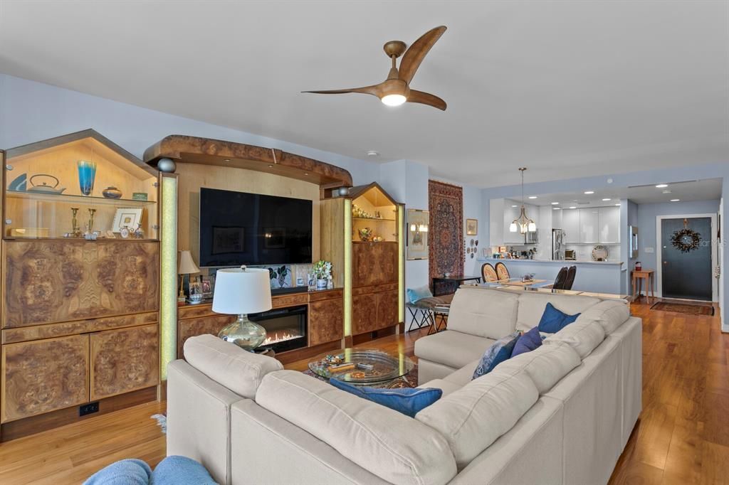 Active With Contract: $3,500 (1 beds, 2 baths, 1180 Square Feet)