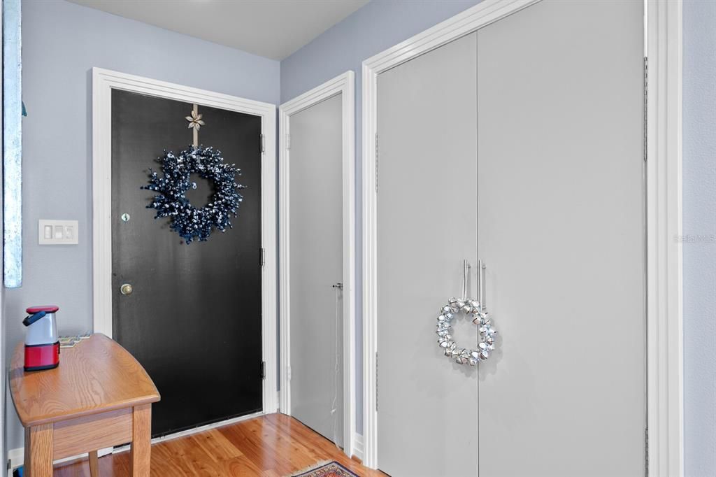 Active With Contract: $3,500 (1 beds, 2 baths, 1180 Square Feet)