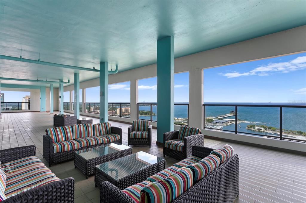 Active With Contract: $3,500 (1 beds, 2 baths, 1180 Square Feet)