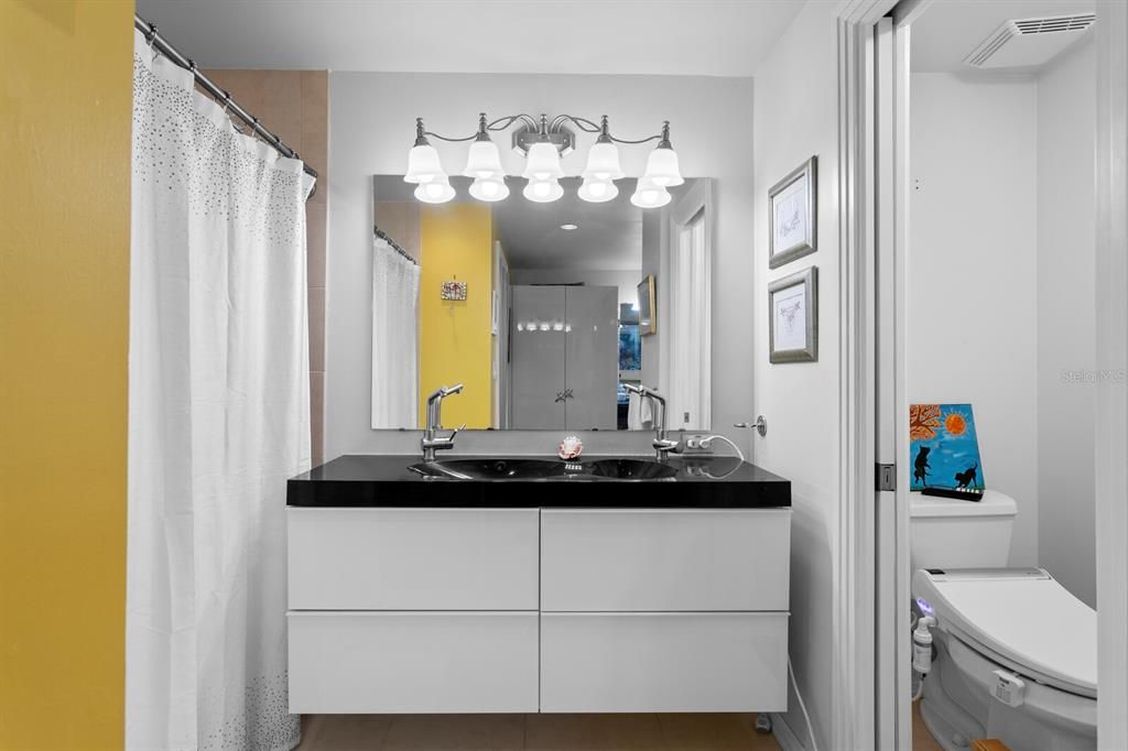 Active With Contract: $3,500 (1 beds, 2 baths, 1180 Square Feet)