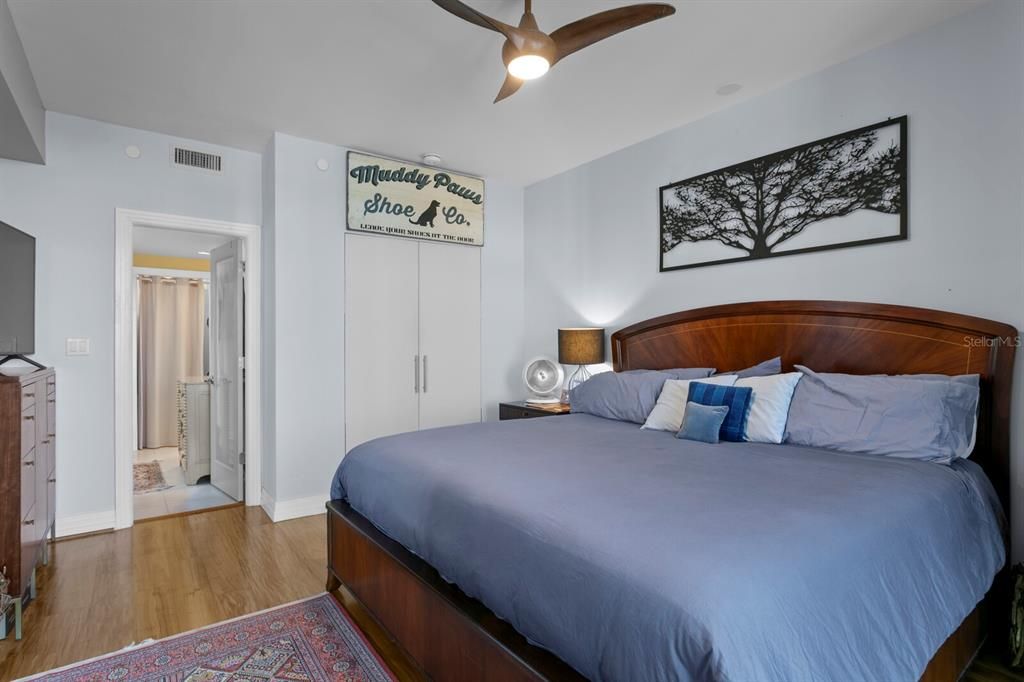 Active With Contract: $3,500 (1 beds, 2 baths, 1180 Square Feet)