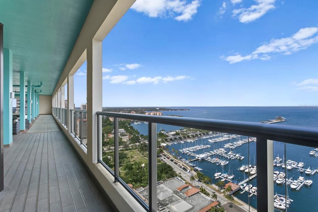 Active With Contract: $3,500 (1 beds, 2 baths, 1180 Square Feet)