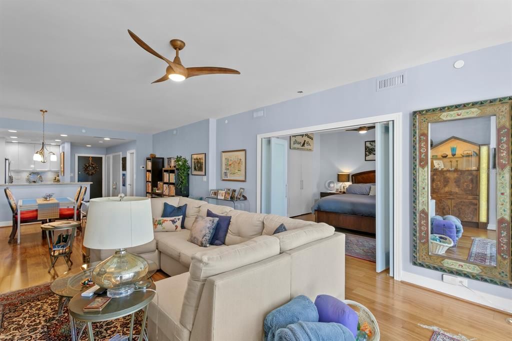 Active With Contract: $3,500 (1 beds, 2 baths, 1180 Square Feet)