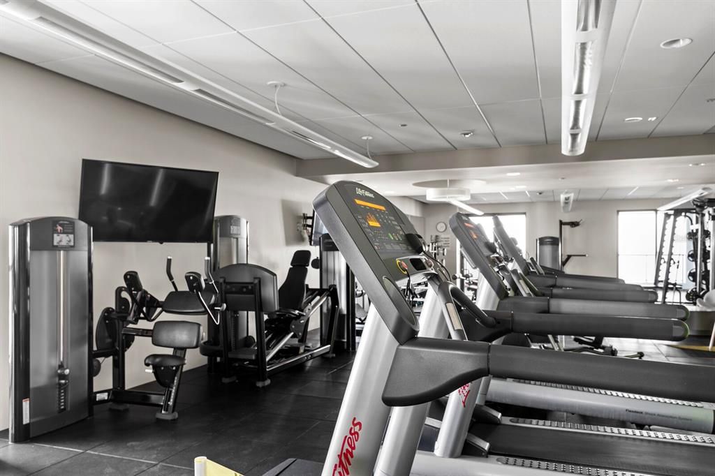 Active With Contract: $3,500 (1 beds, 2 baths, 1180 Square Feet)