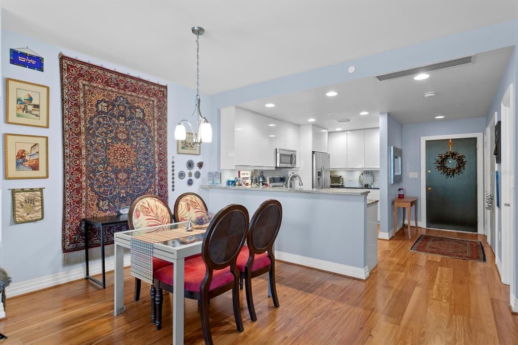 Active With Contract: $3,500 (1 beds, 2 baths, 1180 Square Feet)
