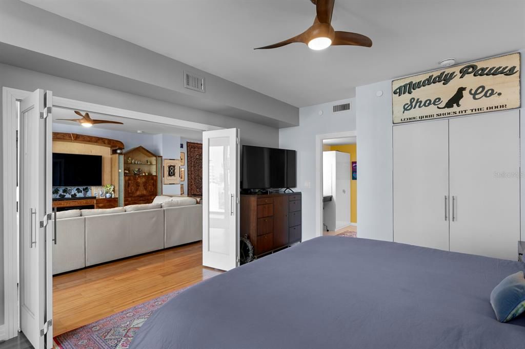 Active With Contract: $3,500 (1 beds, 2 baths, 1180 Square Feet)