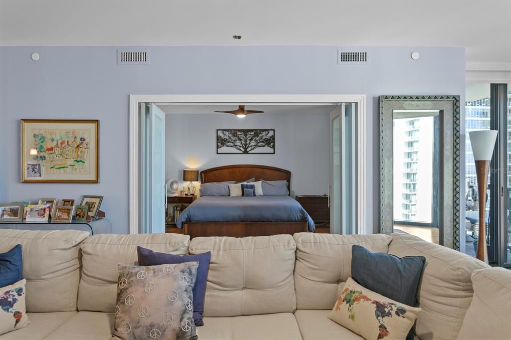 Active With Contract: $3,500 (1 beds, 2 baths, 1180 Square Feet)