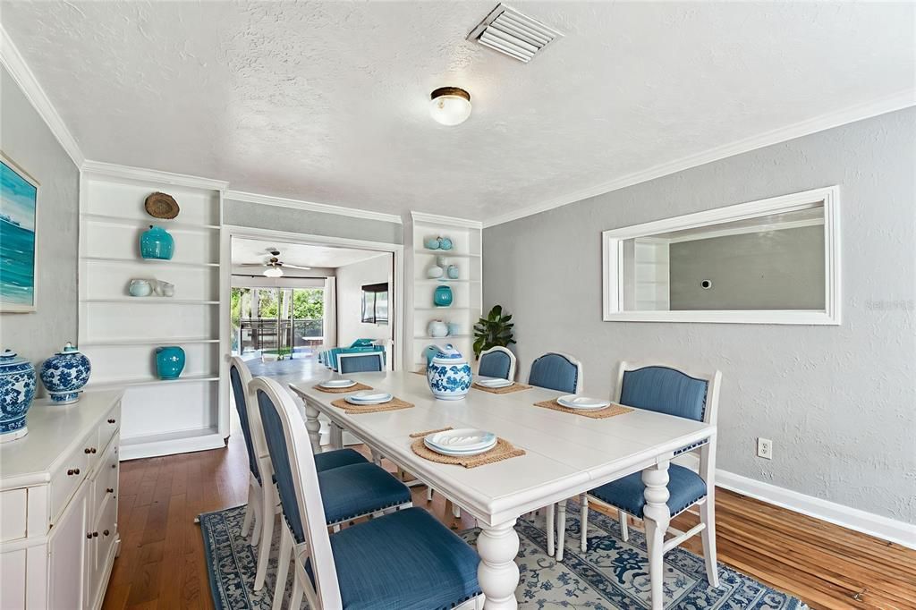 Под контрактом: $1,359,900 (3 спален, 1 ванн, 1508 Квадратных фут)