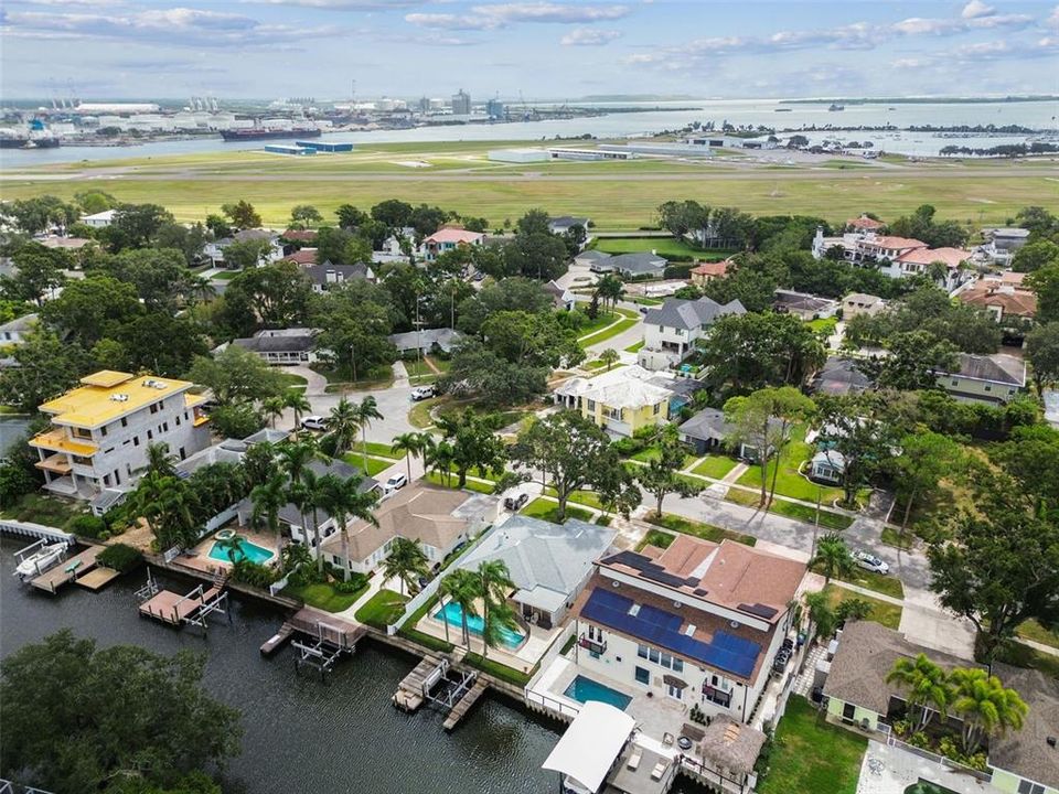 Под контрактом: $1,359,900 (3 спален, 1 ванн, 1508 Квадратных фут)