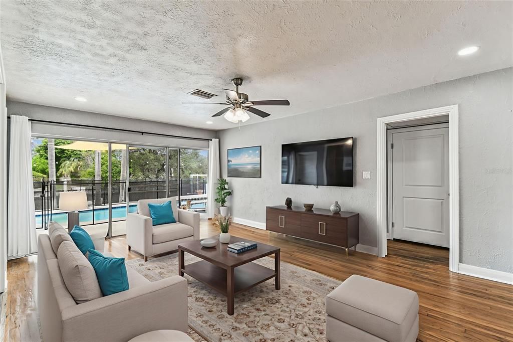 Под контрактом: $1,359,900 (3 спален, 1 ванн, 1508 Квадратных фут)