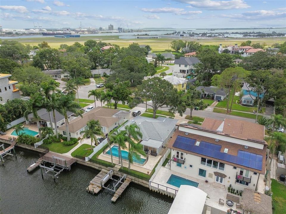 Под контрактом: $1,359,900 (3 спален, 1 ванн, 1508 Квадратных фут)