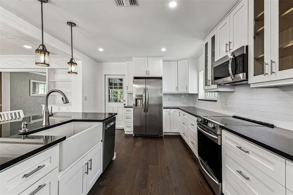 Под контрактом: $1,359,900 (3 спален, 1 ванн, 1508 Квадратных фут)