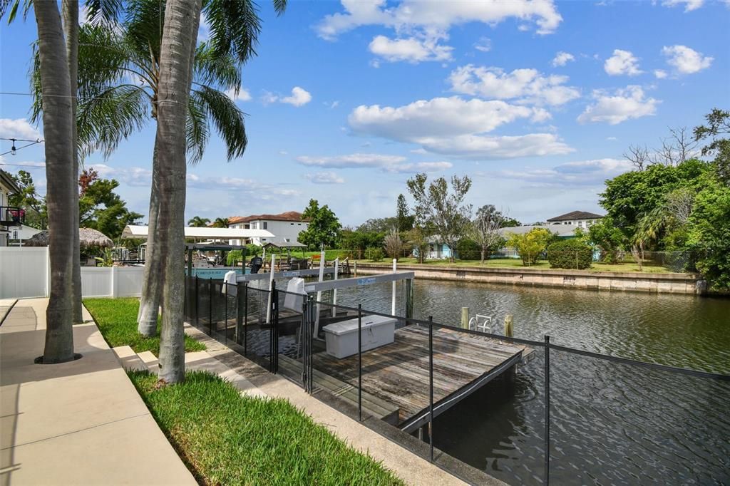 Под контрактом: $1,359,900 (3 спален, 1 ванн, 1508 Квадратных фут)