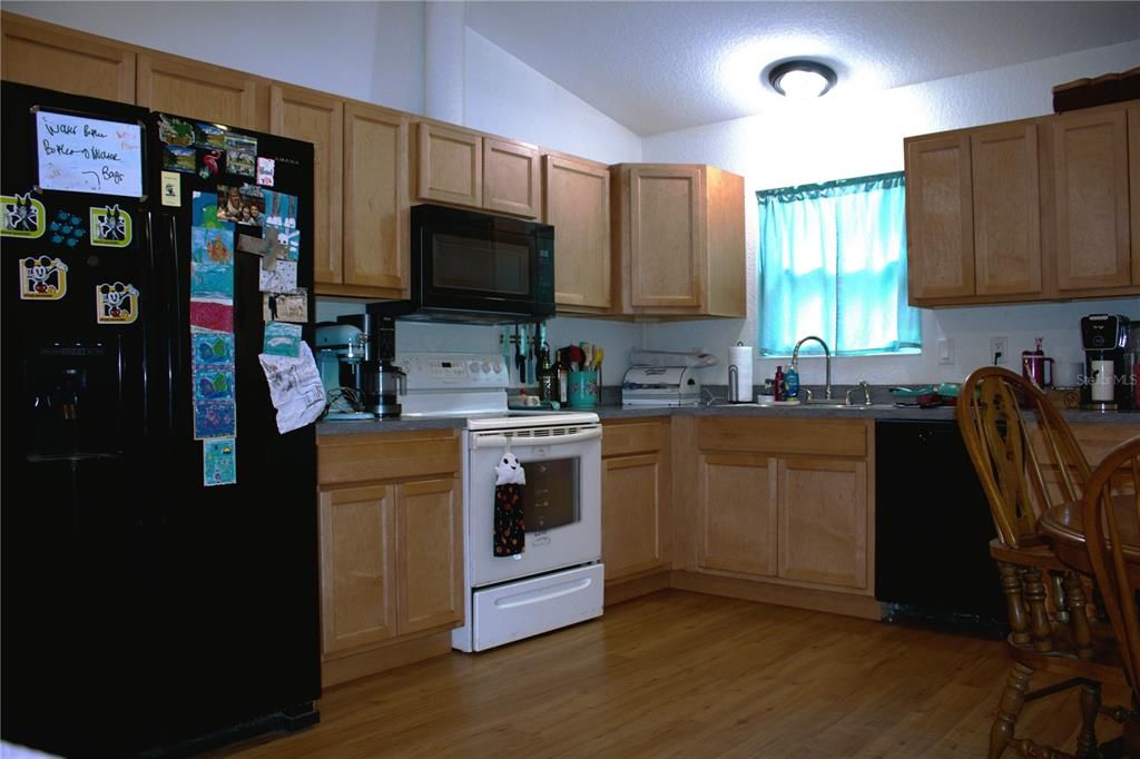 For Sale: $290,000 (3 beds, 2 baths, 1200 Square Feet)