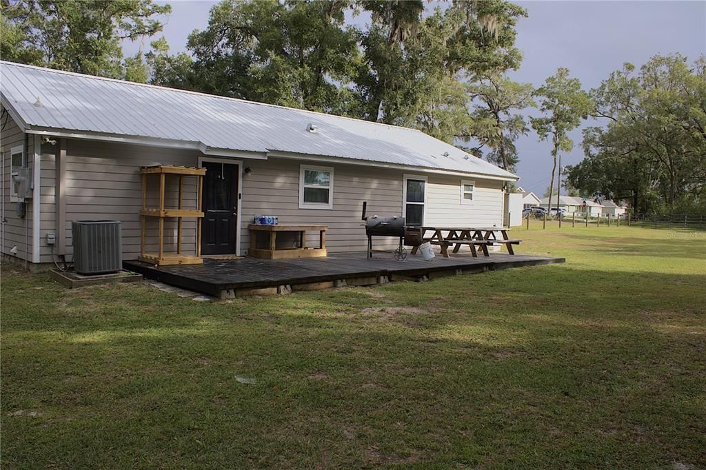 For Sale: $290,000 (3 beds, 2 baths, 1200 Square Feet)