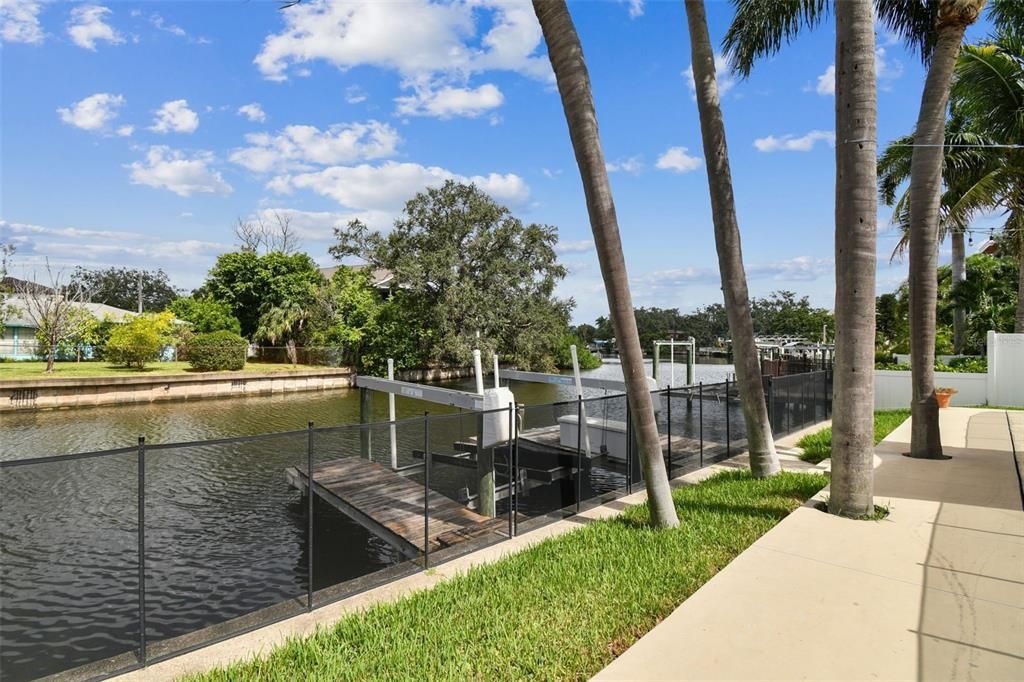 Под контрактом: $1,359,900 (0.14 acres)