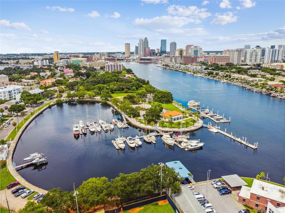 Под контрактом: $1,359,900 (0.14 acres)