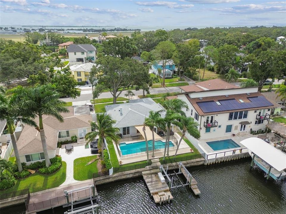 Под контрактом: $1,359,900 (0.14 acres)