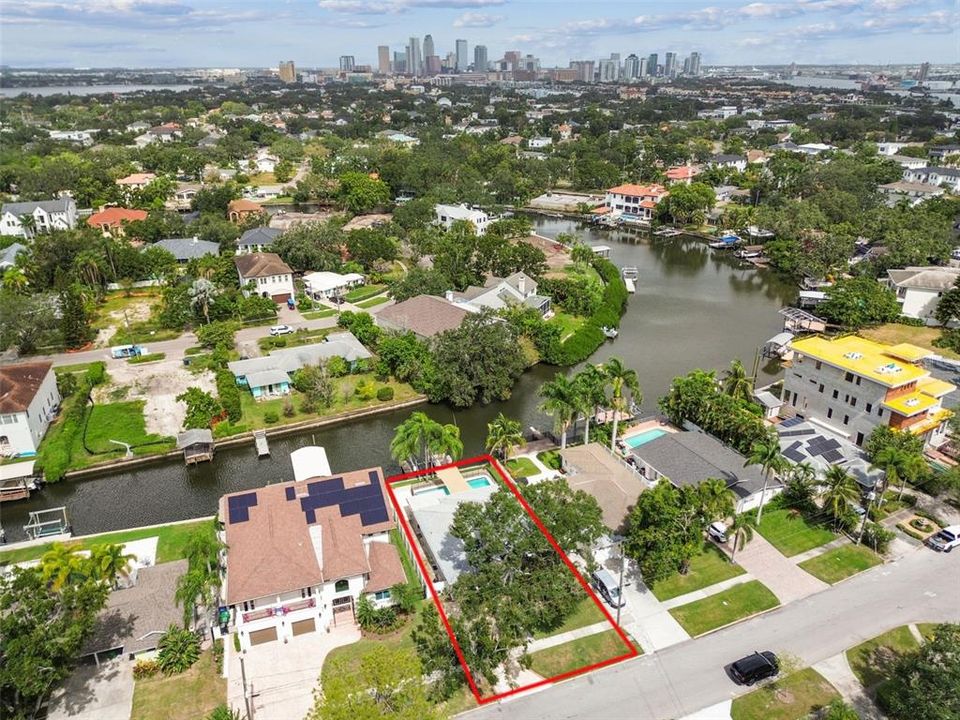 Под контрактом: $1,359,900 (0.14 acres)