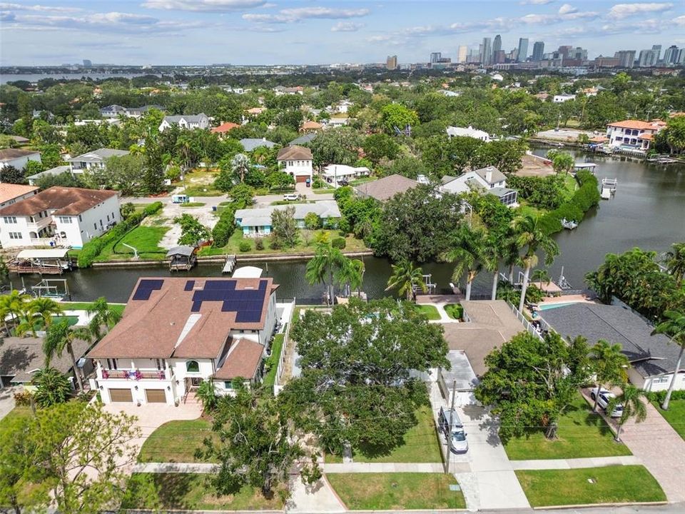 Под контрактом: $1,359,900 (0.14 acres)