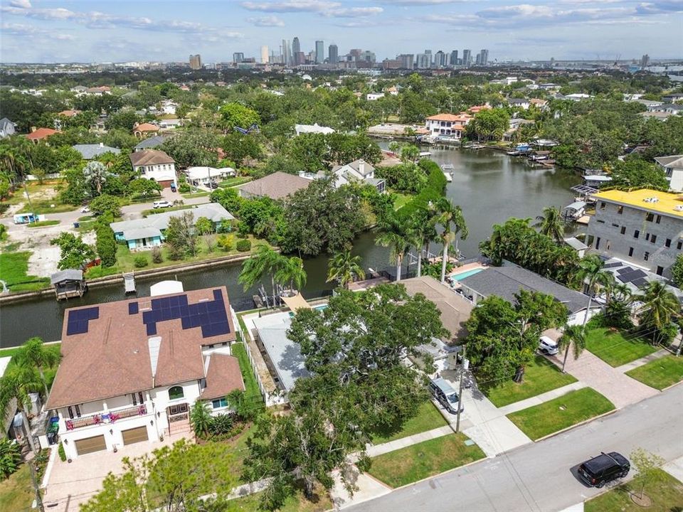 Под контрактом: $1,359,900 (0.14 acres)