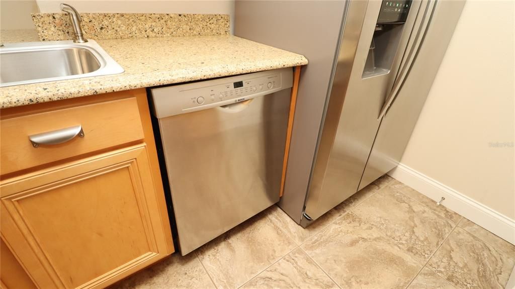 For Sale: $212,000 (2 beds, 2 baths, 1116 Square Feet)