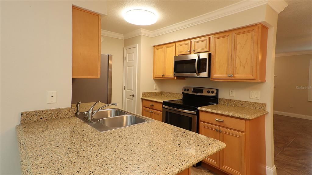 For Sale: $212,000 (2 beds, 2 baths, 1116 Square Feet)