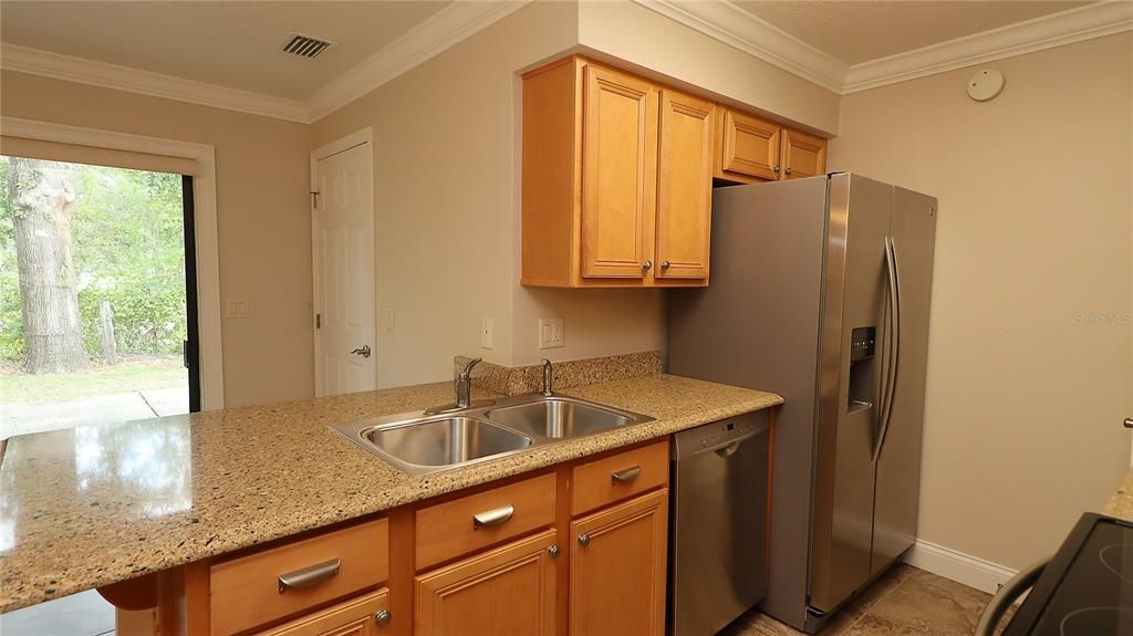 For Sale: $212,000 (2 beds, 2 baths, 1116 Square Feet)