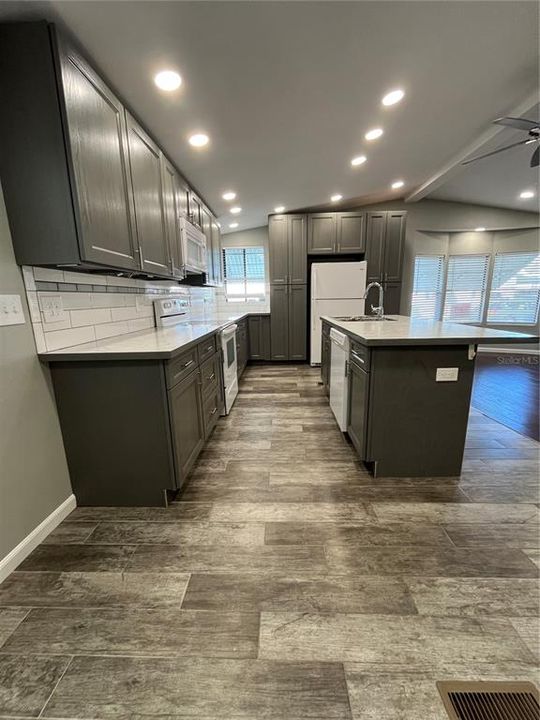 出租: $1,599 (2 贝兹, 2 浴室, 1056 平方英尺)