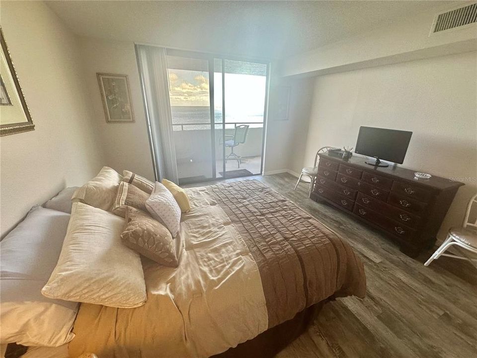 For Sale: $360,000 (2 beds, 2 baths, 1236 Square Feet)