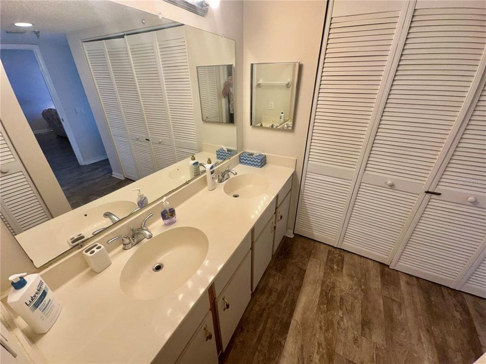 For Sale: $360,000 (2 beds, 2 baths, 1236 Square Feet)