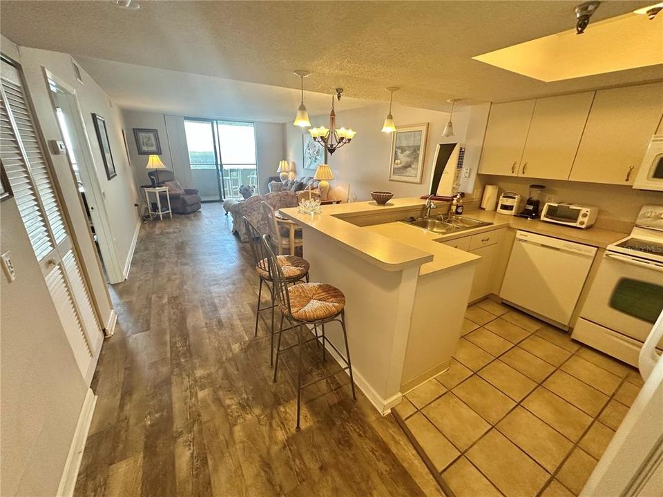 For Sale: $360,000 (2 beds, 2 baths, 1236 Square Feet)