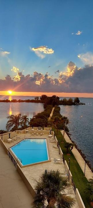 For Sale: $360,000 (2 beds, 2 baths, 1236 Square Feet)