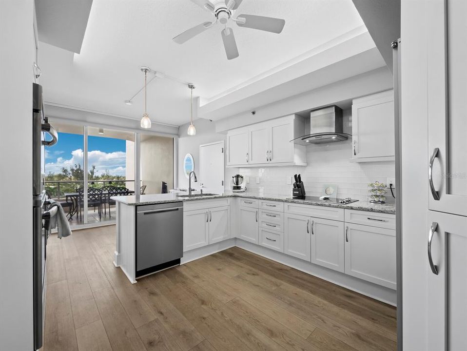 На продажу: $1,695,000 (3 спален, 3 ванн, 2550 Квадратных фут)