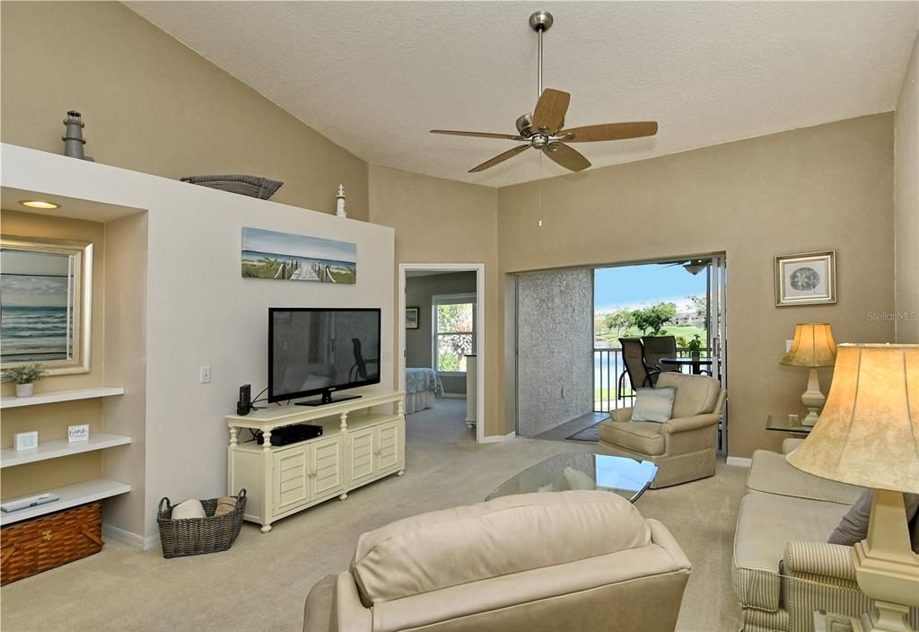 For Sale: $283,900 (2 beds, 2 baths, 1433 Square Feet)