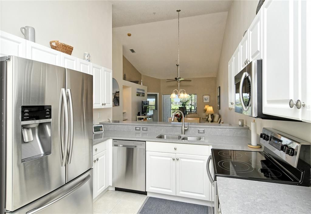 For Sale: $283,900 (2 beds, 2 baths, 1433 Square Feet)