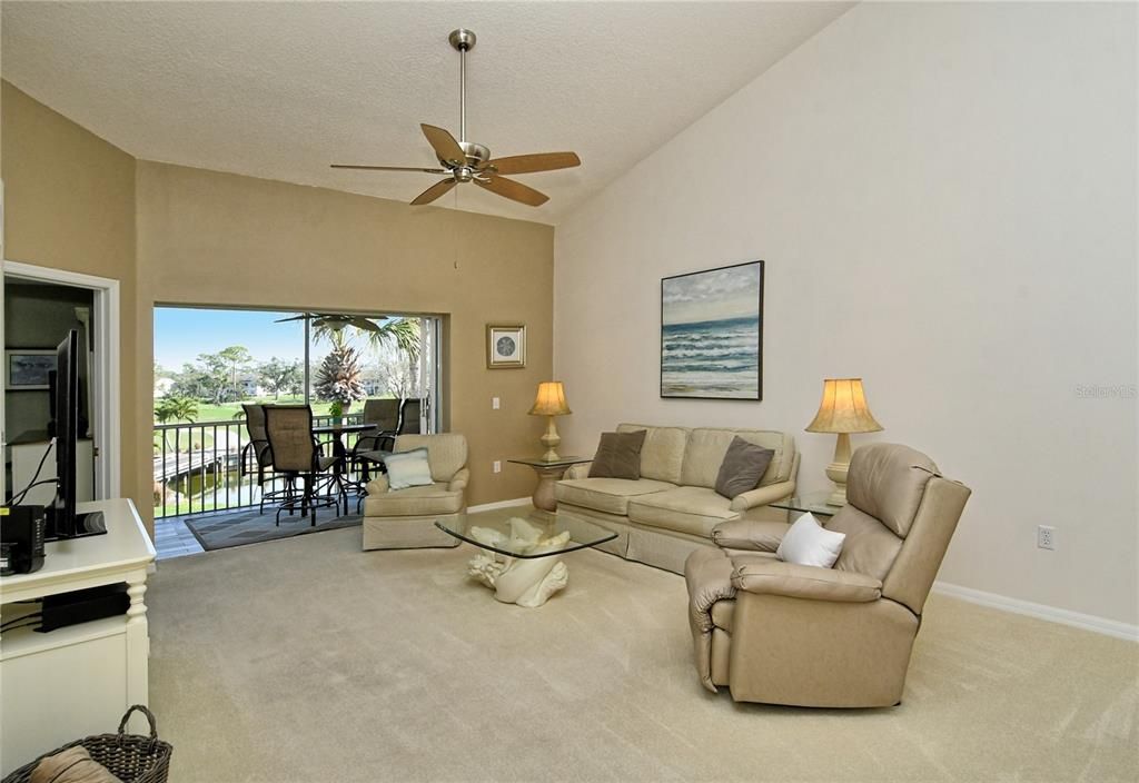 For Sale: $283,900 (2 beds, 2 baths, 1433 Square Feet)