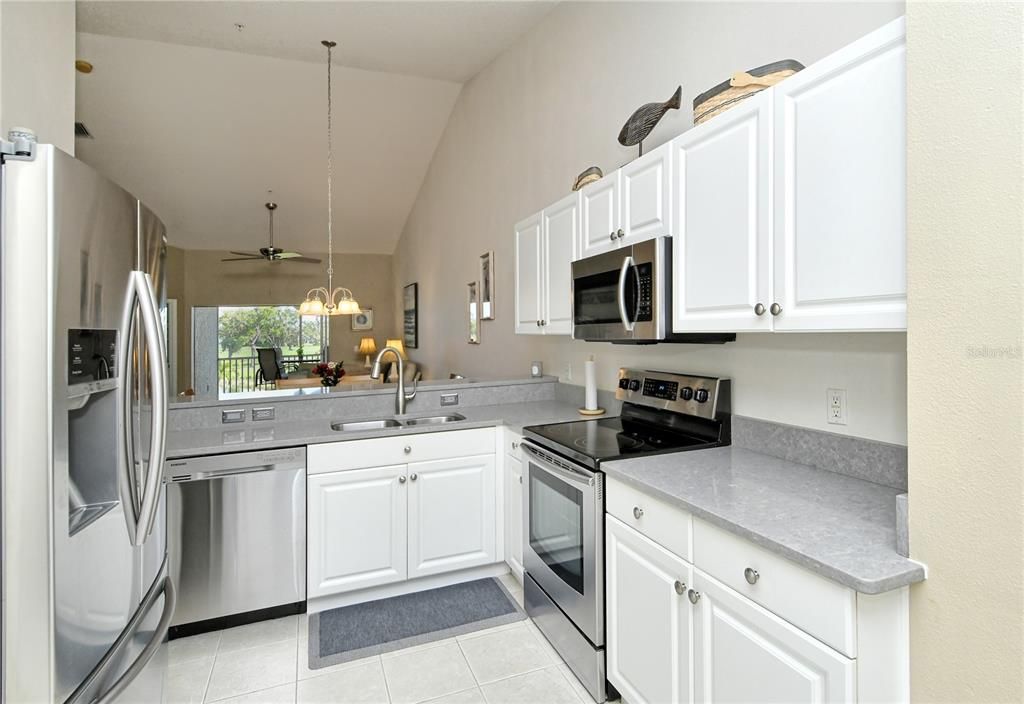 For Sale: $283,900 (2 beds, 2 baths, 1433 Square Feet)