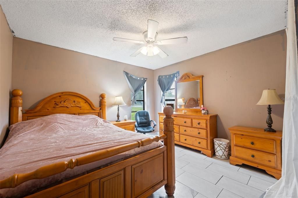 待售: $410,000 (4 贝兹, 2 浴室, 3121 平方英尺)