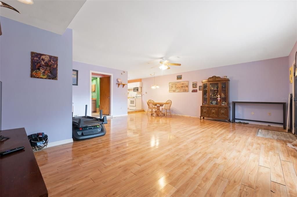 待售: $410,000 (4 贝兹, 2 浴室, 3121 平方英尺)