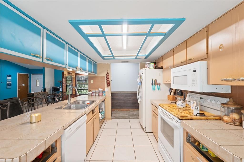 待售: $410,000 (4 贝兹, 2 浴室, 3121 平方英尺)