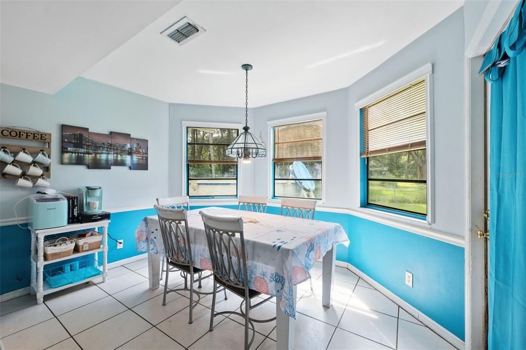 待售: $410,000 (4 贝兹, 2 浴室, 3121 平方英尺)