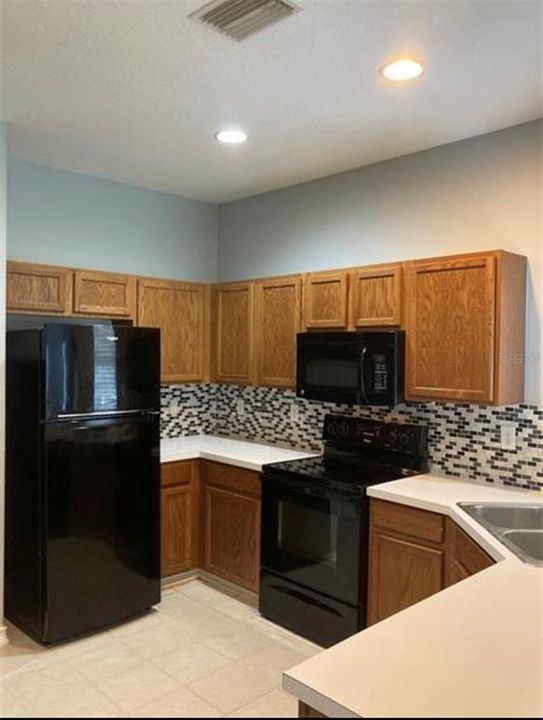 For Rent: $2,300 (4 beds, 3 baths, 1576 Square Feet)