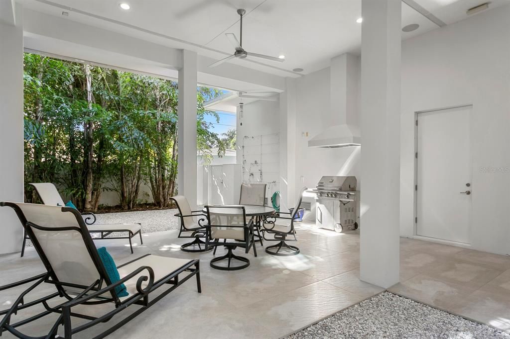 For Sale: $2,750,000 (4 beds, 4 baths, 3220 Square Feet)