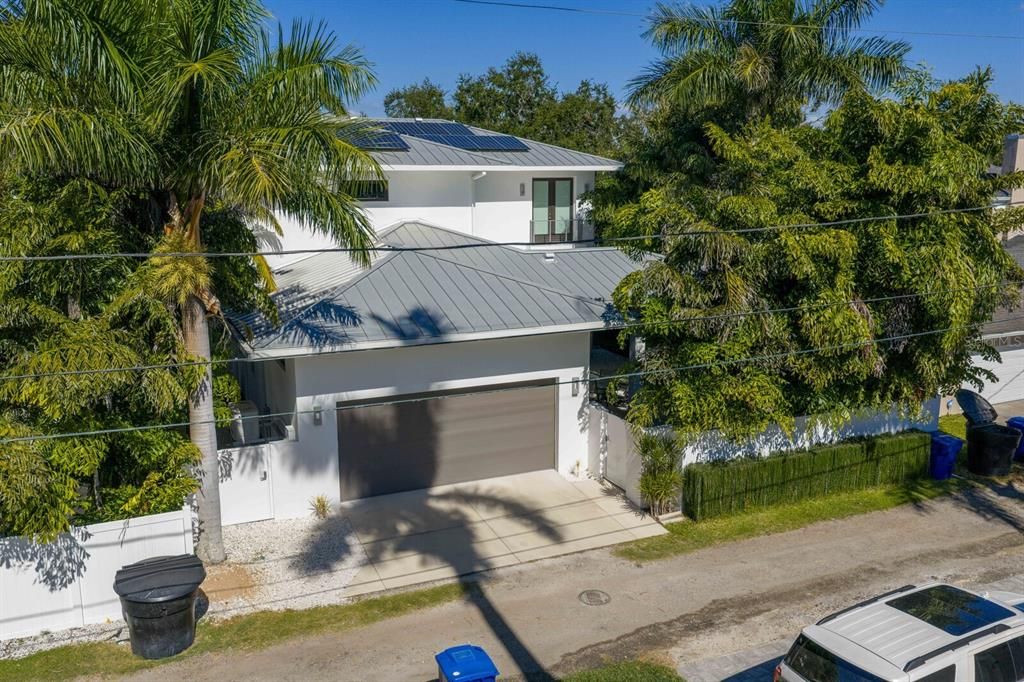 For Sale: $2,750,000 (4 beds, 4 baths, 3220 Square Feet)