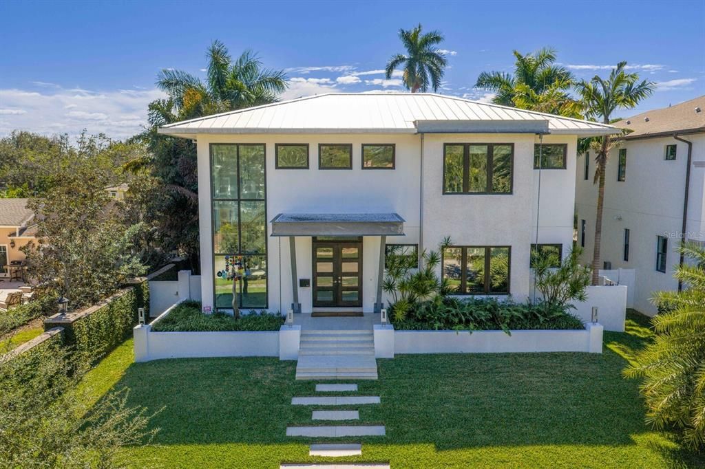 For Sale: $2,750,000 (4 beds, 4 baths, 3220 Square Feet)