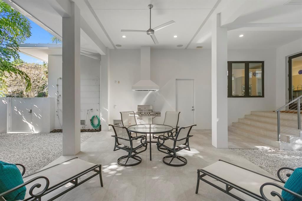 For Sale: $2,750,000 (4 beds, 4 baths, 3220 Square Feet)